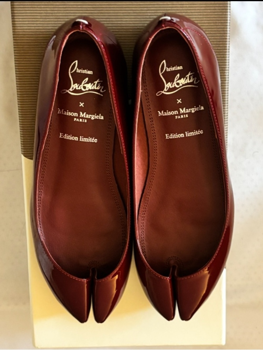 UNBRANDED-LOOK ALIKE red patent leather tabi flats size 37